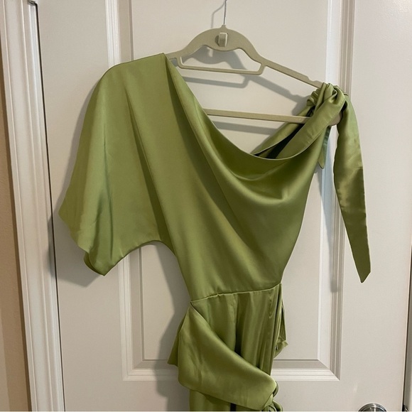 NWT Pretty Lavish Frances Cut Out Jumpsuit Satin Green Apple Size 2 - Picture 5 of 16